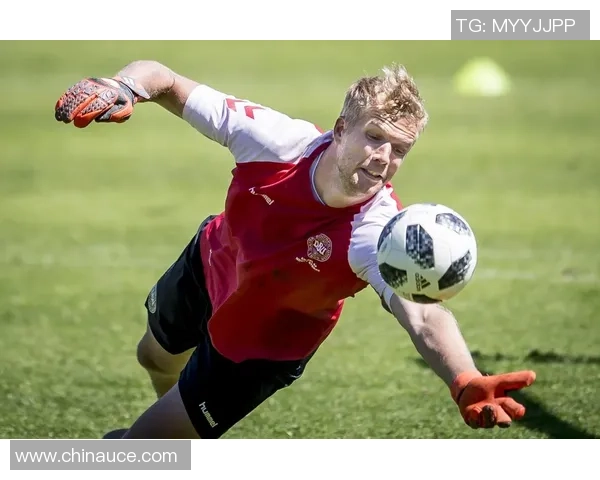 丹麦足球明星的精彩瞬间与辉煌成就全景展示 丹麦足球明星的精彩瞬间与辉煌成就全景展示