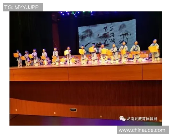 青花瓷足球明星版:传统工艺与现代体育的完美结合之旅 青花瓷足球明星版:传统工艺与现代体育的完美结合之旅