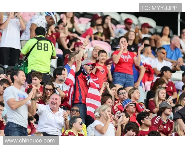 上海足球明星见面会盛大举行球迷热情互动共庆足球盛事