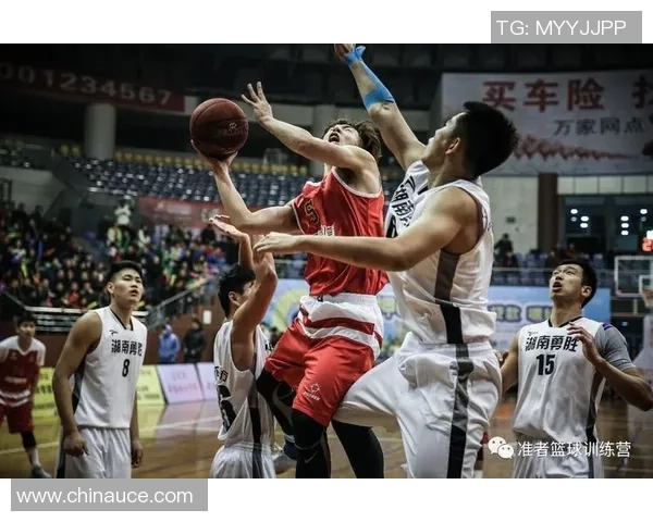 赛后分析:武汉篮球队与西安篮球队在比赛中的战术灵活性对比 赛后分析:武汉篮球队与西安篮球队在比赛中的战术灵活性对比